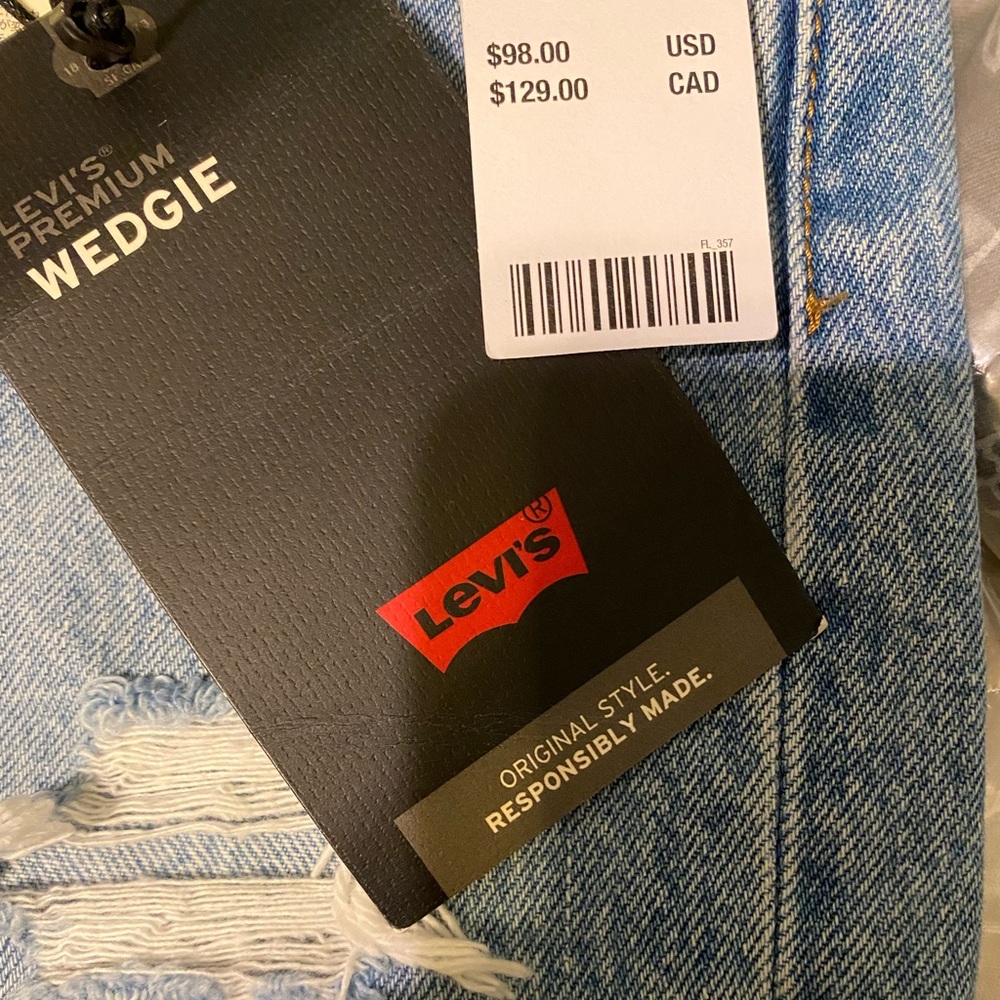 Levi’s straight leg wedgie jeans - Picture 6 of 7